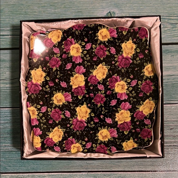 Floral Square Plate - Black, Yellow, Pink - Picture 2 of 4